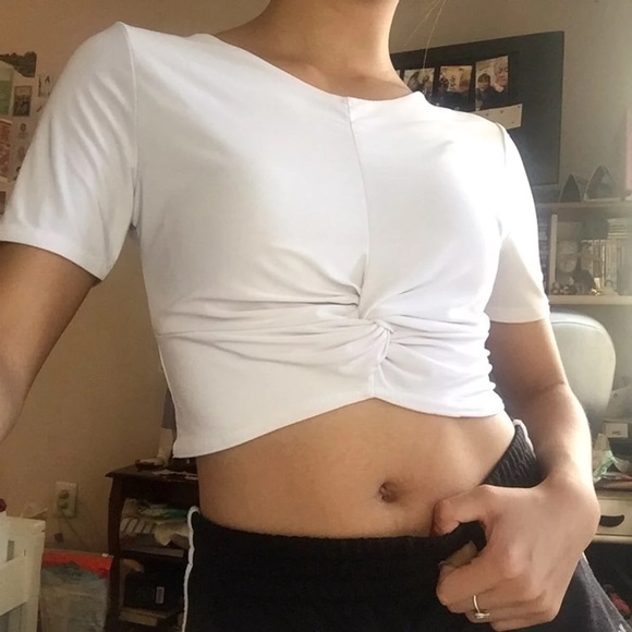 MISSGUIDED Knotted White Crop Top - Picture 2 of 5